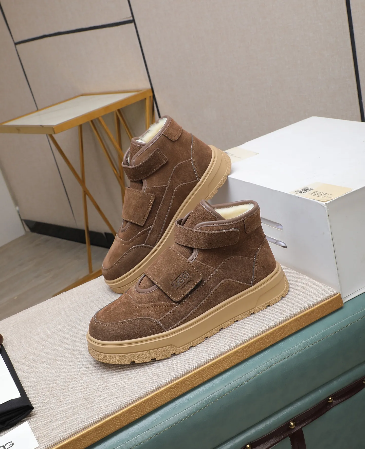 Men's shoes 💰600 IUGGI new retro presbyopia men's shoes, casual and versatile, full of high-end sense, fashionable, luxury and personalized style, joint style, retro presbyopia factor, full of handsome style, first layer suede cowhide, wool lining, rubber outsole, light and non-slip size: 39-44